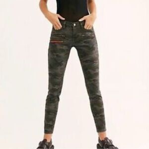 Etienne Marcel Camouflage Skinny Jeans 0016